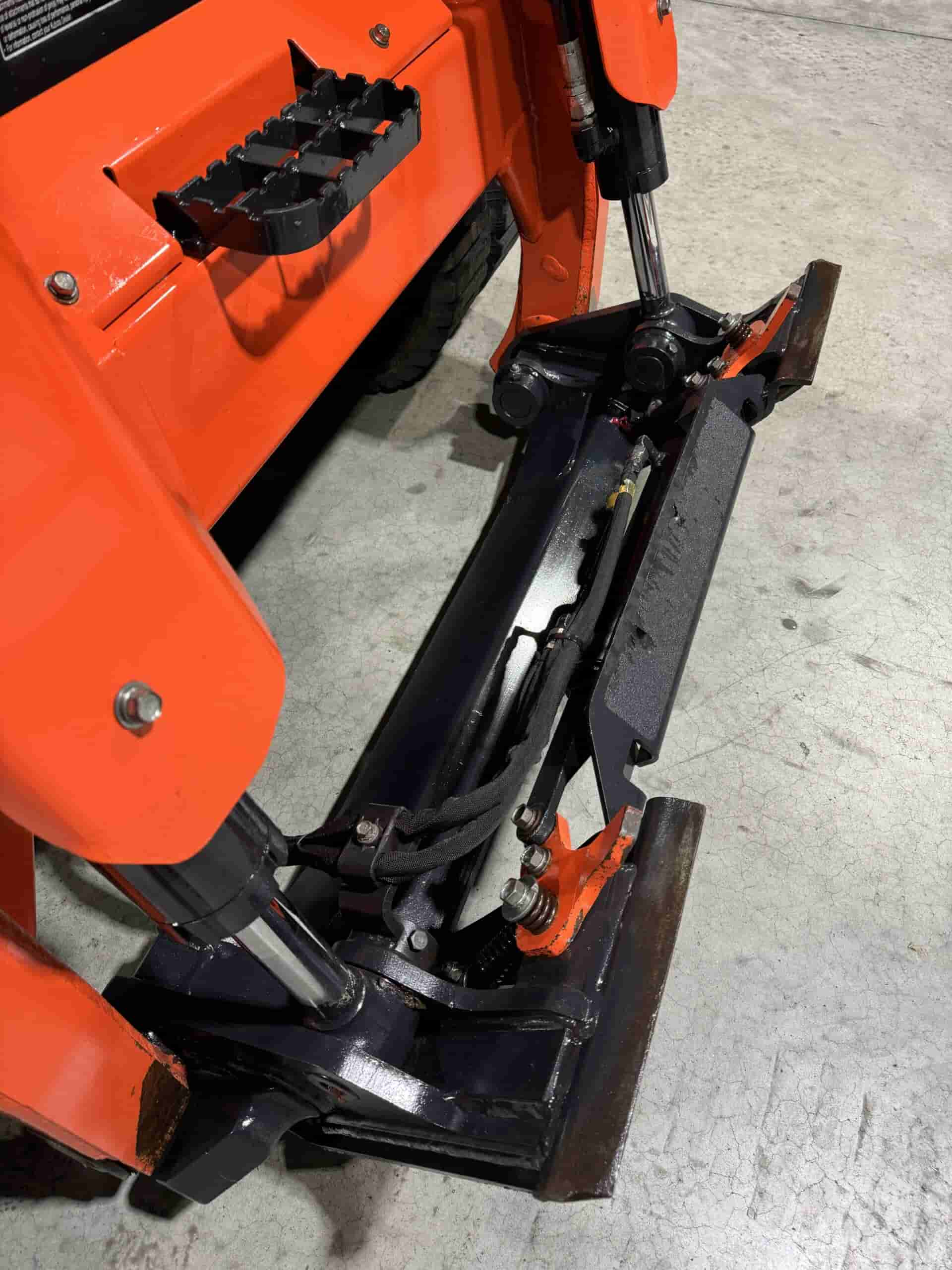 2017 KUBOTA SVL75-2 CLEAN!
